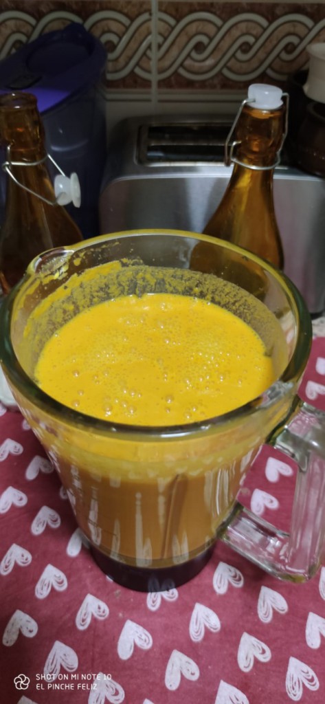 Gazpacho de zanahoria y manzana con toreras