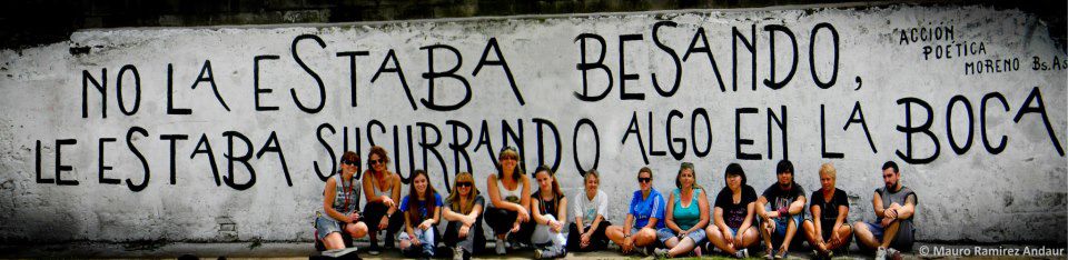 Susurrando algo