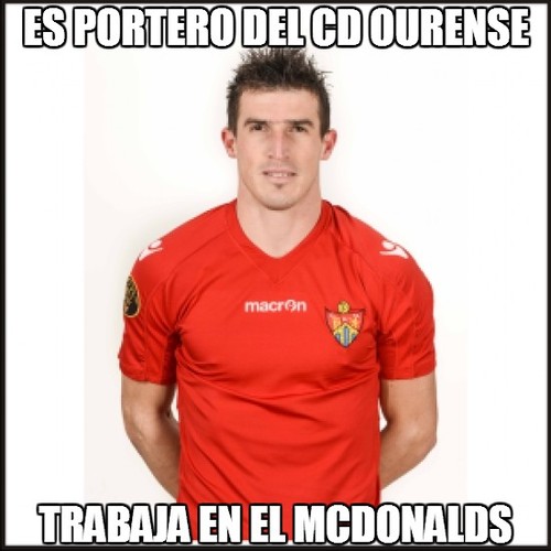 Es portero del CD Ourense. Trabaja en el McDonalds.