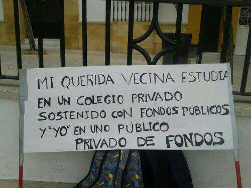 Mi Querida vecina estudia en un Colegio privado, sostenido con fondos públicos y yo en uno público privado de Fondos.