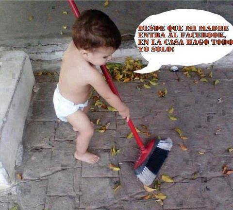 Desde que mi madre entra al Facebook, en la casa hago todo yo solo.