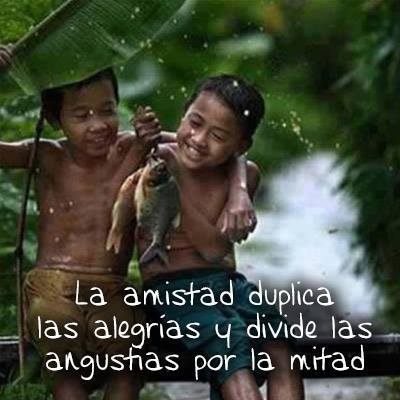 La amistad duplica las alegrías y divide las angustias por la mitad.