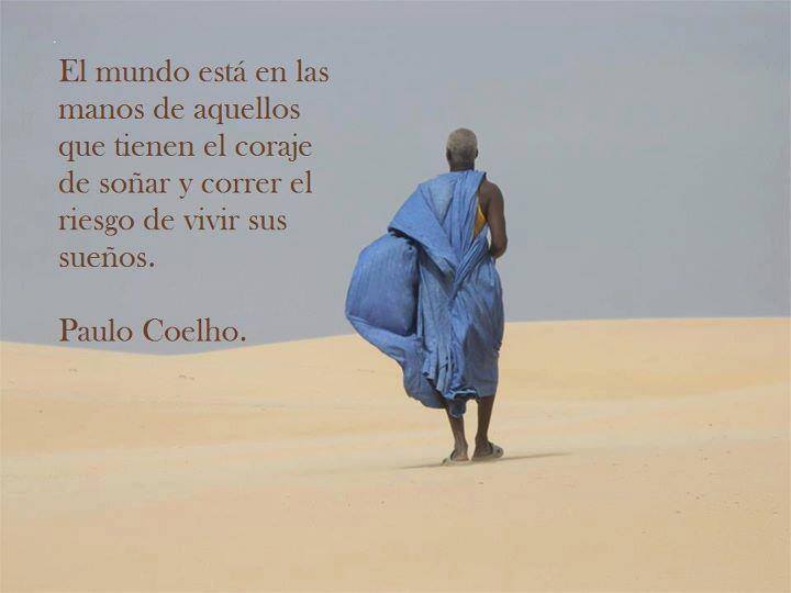 El mundo está en las manos de aquellos que tienen el coraje de soñar y correr el riesgo de vivir sus sueños. Paulo Coelho