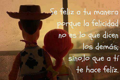 Se feliz a tu manera porque la felicidad no es lo que dicen los demás; sino, lo que a ti te hace felíz.