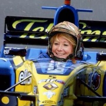 Esperanza Aguirre a la fuga. "Suspendida reunión en Génova 13. Ha salido el safety car"