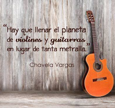 "Hay que llenar el planeta de violines y guitarras en lugar de tanta metralla" Chavela Vargas