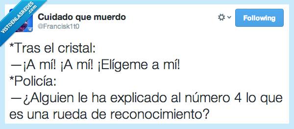 Tras el cristal: ¡A mí! ¡A mí! ¡Elígeme a mí!! Policía: ¿Alguien le ha explicado al número 4 lo que es una rueda de reconocimiento?