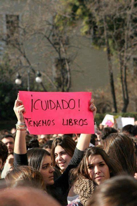 ¡Cuidado! Tenemos libros.