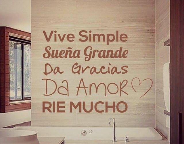 Vive simple, da gracias, ríe mucho