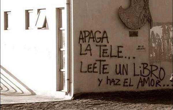 Apaga la tele, léete un buen libro y haz el amor