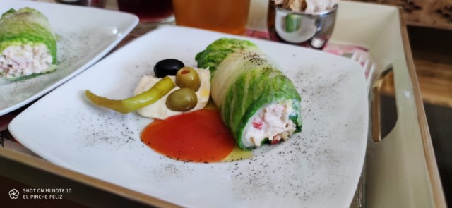 Canelón de espaguetis integrales y lechuga al modo de una ensaladilla