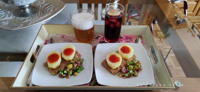 Patatas con tomate "bravo", vinagreta clásica y tosta de avena...