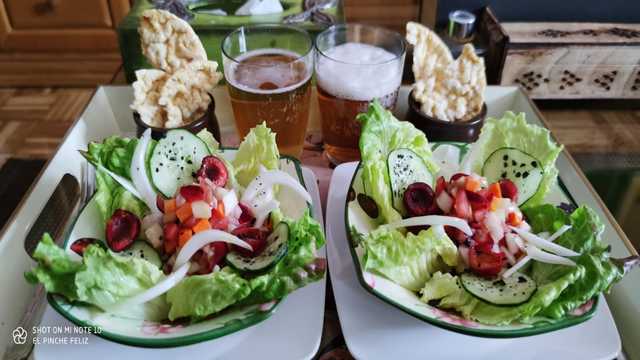 Pipirrana de zanahoria, cerezas, pepino, cebolla tierna y sandía