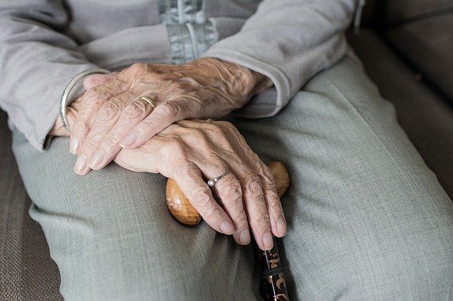 EL cuidado de las personas mayores