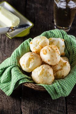 AUTÉNTICO PAN DE QUESO BRASILEÑO (PÃO DE QUEIJO)