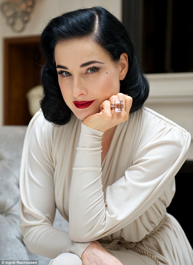 Dita Von Teese signo del horoscopo Libra