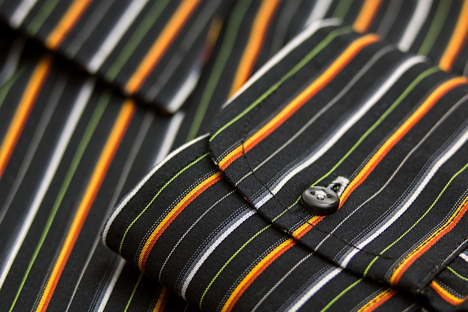 ¿Cómo cuidar los cuellos y puños de las camisas?