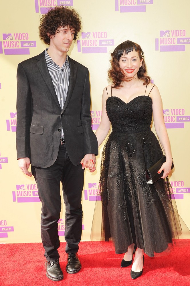 Regina Spektor Signo del Zodiaco Acuario y su marido Jack Dishel